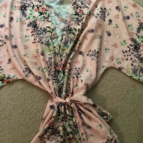 ~ Women's Short Robe ~ - Picture 4 of 14